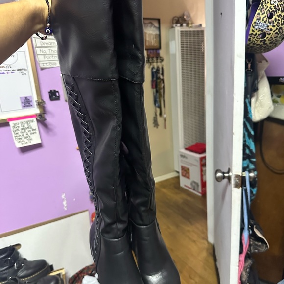 Brand new boots - Picture 4 of 4